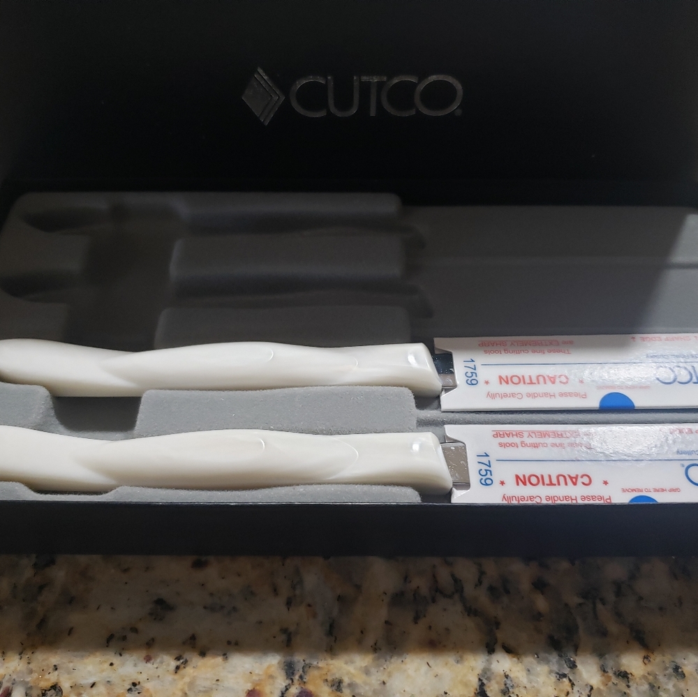 New Cutco 1759 table knives